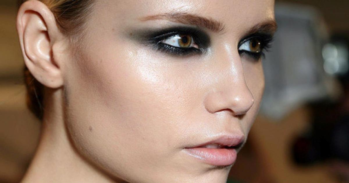 Τα σωστά βήματα για ένα smoldering smokey eye makeup