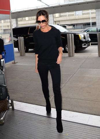Το εντυπωσιακό airport style της Victoria Beckham