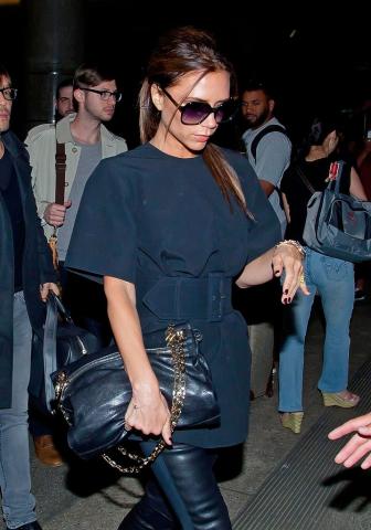 Το εντυπωσιακό airport style της Victoria Beckham