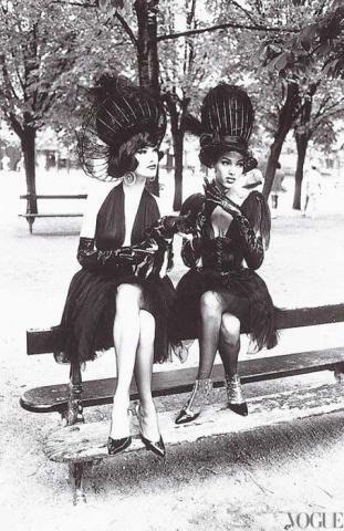 Η Anna Wintour σου δείχνει τις καλύτερες φωτογραφίες στην ιστορία της Vogue