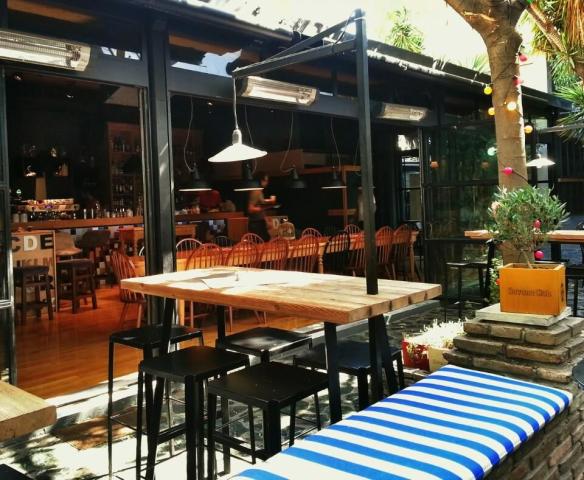 Theory Βar & Μore: Η θεωρία της διασκέδασης