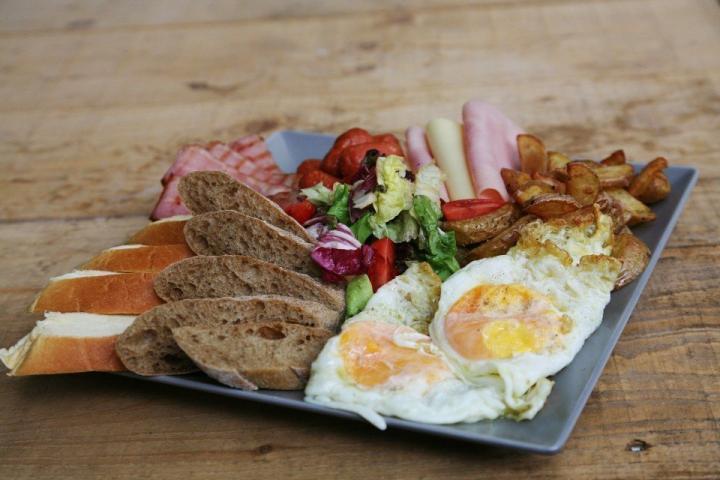 Theory Βar & Μore: Η θεωρία της διασκέδασης