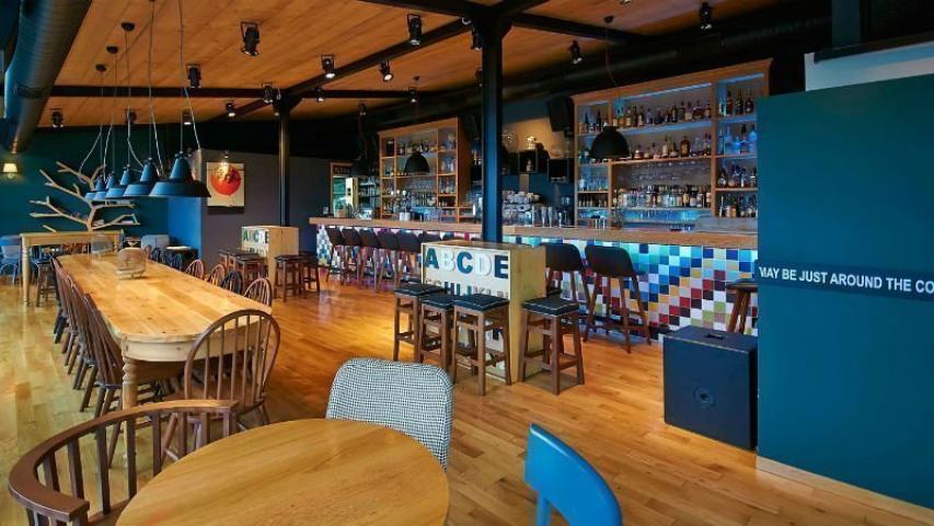 Theory Βar & Μore: Η θεωρία της διασκέδασης