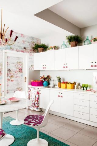 Ιδέες για καλοκαιρινή διακόσμηση από ένα πολύχρωμο σπίτι