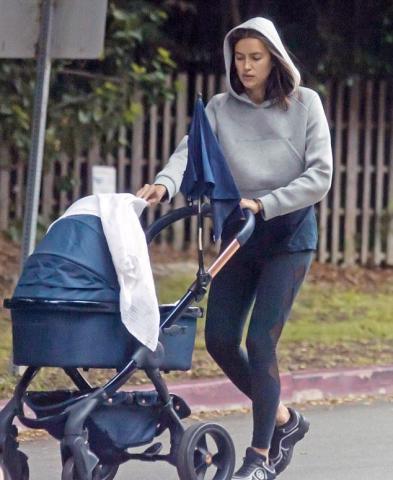 Irina Shayk: Οι "καροτσάδες" με την κόρη της 