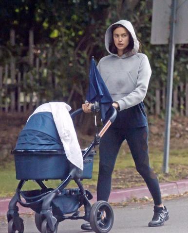 Irina Shayk: Οι "καροτσάδες" με την κόρη της 