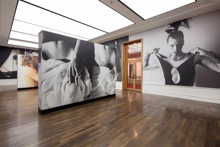 Undressed: Τα γυμνά του Mario Testino που βλέπουν πρώτη φορά το φως