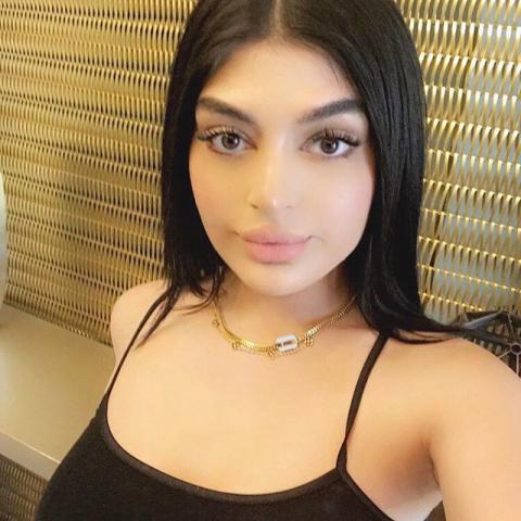 Στο Ντουμπάι υπάρχουν δύο αδερφές που είναι οι απόλυτες σωσίες της Kim Kardashian & της Kylie Jenner