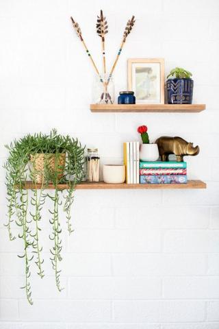 Τα βιβλία αποκτούν άλλη χρήση και διακοσμούν το χώρο