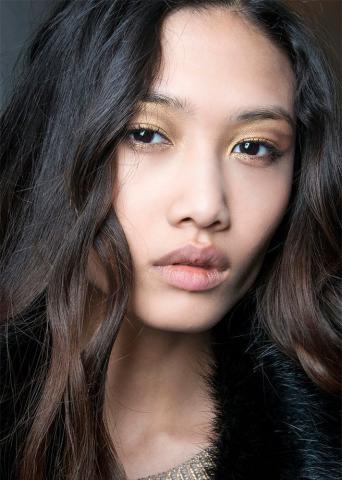 6 ιδέες για το καλοκαιρινό σου μακιγιάζ που αξίζει να δοκιμάσεις  