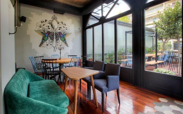 Mr. Peacock στο Χαλάνδρι και εδώ θα ικανοποιήσετε κάθε σας επιθυμία Mr. Peacock στο Χαλάνδρι και εδώ θα ικανοποιήσετε κάθε σας επιθυμία