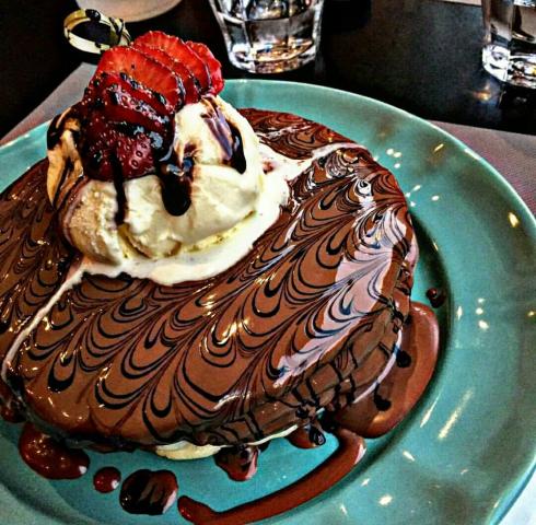 Mr. Peacock στο Χαλάνδρι και εδώ θα ικανοποιήσετε κάθε σας επιθυμία Mr. Peacock στο Χαλάνδρι και εδώ θα ικανοποιήσετε κάθε σας επιθυμία