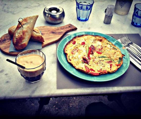 Mr. Peacock στο Χαλάνδρι και εδώ θα ικανοποιήσετε κάθε σας επιθυμία Mr. Peacock στο Χαλάνδρι και εδώ θα ικανοποιήσετε κάθε σας επιθυμία