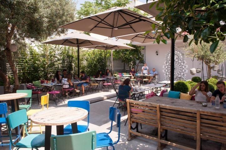 Mr. Peacock στο Χαλάνδρι και εδώ θα ικανοποιήσετε κάθε σας επιθυμία Mr. Peacock στο Χαλάνδρι και εδώ θα ικανοποιήσετε κάθε σας επιθυμία