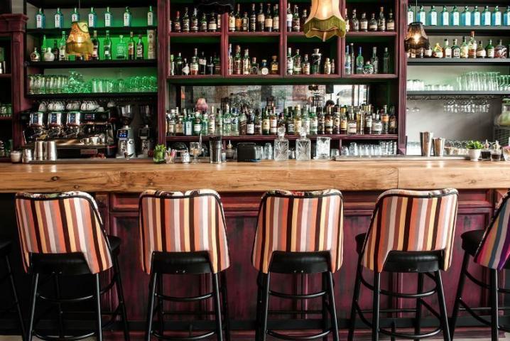 Mr. Peacock στο Χαλάνδρι και εδώ θα ικανοποιήσετε κάθε σας επιθυμία Mr. Peacock στο Χαλάνδρι και εδώ θα ικανοποιήσετε κάθε σας επιθυμία