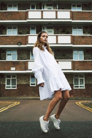 Ιδέες για να φορέσεις σωστά το καλοκαιρινό λευκό φόρεμα Ιδέες για να φορέσεις σωστά το καλοκαιρινό λευκό φόρεμα