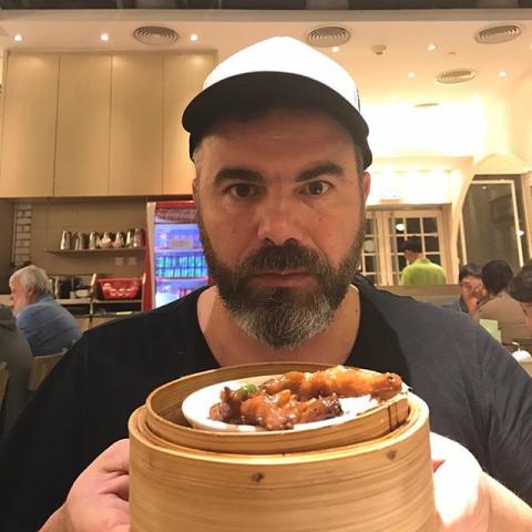 Το νέο εγχείρημα του Βασίλη Καλλίδη λέγεται "Pink Flamingo"