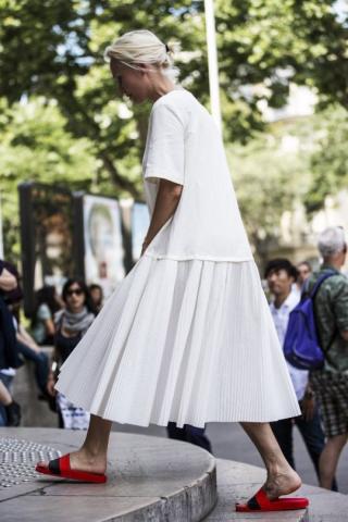 Slides: Η πιο άνετη τάση στα παπούτσια για την πόλη 