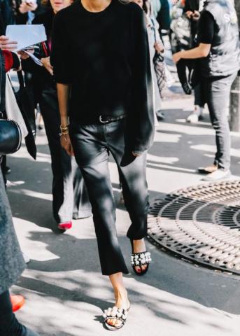 Slides: Η πιο άνετη τάση στα παπούτσια για την πόλη 