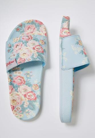 Slides: Η πιο άνετη τάση στα παπούτσια για την πόλη 