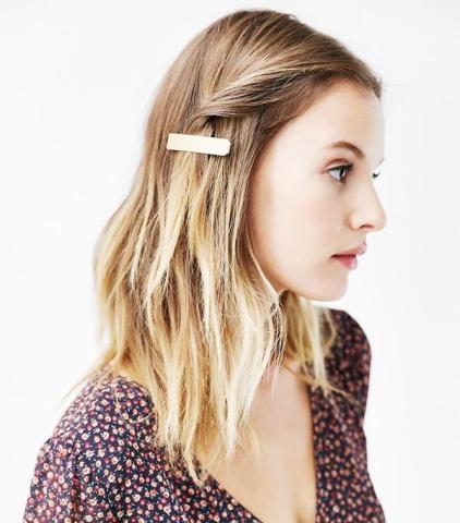 Accessorized hairstyles που θα σε σώσουν την τελευταία στιγμή