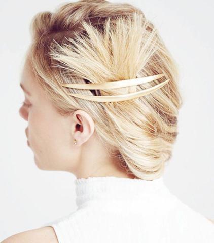 Accessorized hairstyles που θα σε σώσουν την τελευταία στιγμή