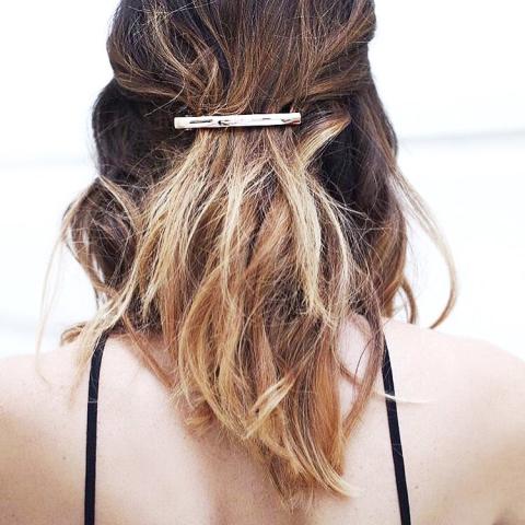 Accessorized hairstyles που θα σε σώσουν την τελευταία στιγμή