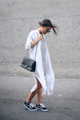 Ιδέες για να συνδυάσεις το λευκό πουκάμισο αυτό το καλοκαίρι Ιδέες για να συνδυάσεις το λευκό πουκάμισο αυτό το καλοκαίρι