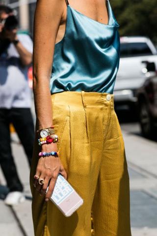 Styling Tips για να φορέσεις σωστά το χρωματιστό παντελόνι