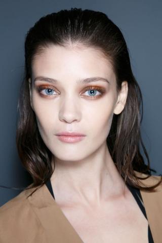 Summer shine: Το βασικό συστατικό του μακιγιάζ της σεζόν