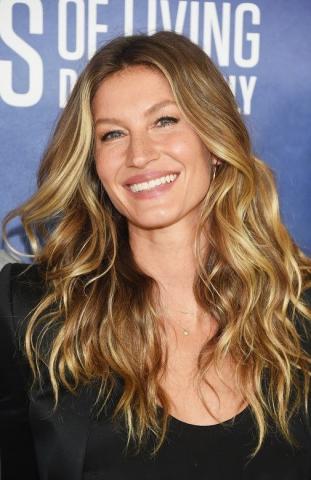 6 καλοκαιρινά haircut trends για μακριά μαλλιά