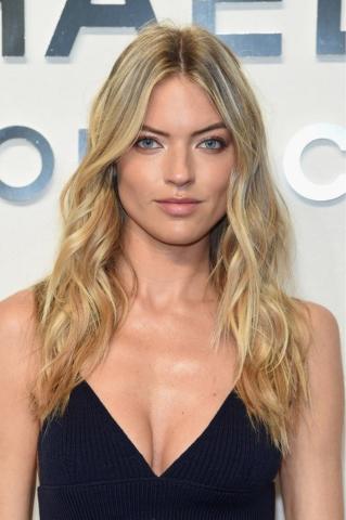 6 καλοκαιρινά haircut trends για μακριά μαλλιά