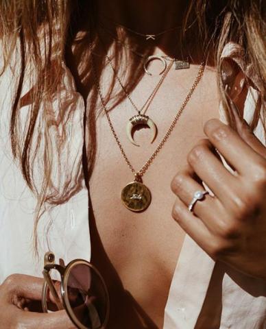 Με αυτά τα αξεσουάρ θα δώσεις ξεχωριστό twist στο καλοκαιρινό σου στιλ Με αυτά τα αξεσουάρ θα δώσεις ξεχωριστό twist στο καλοκαιρινό σου στιλ