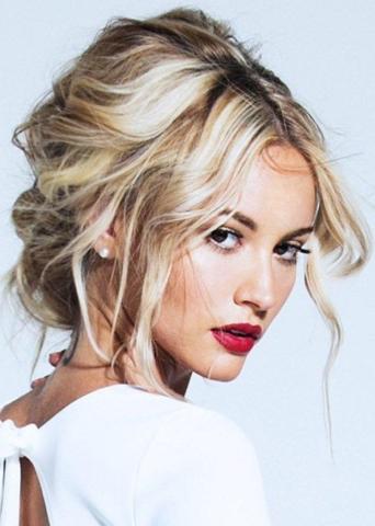 Καλοκαιρινά χτενίσματα για επίσημες εμφανίσεις