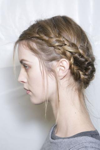 Καλοκαιρινά χτενίσματα για επίσημες εμφανίσεις