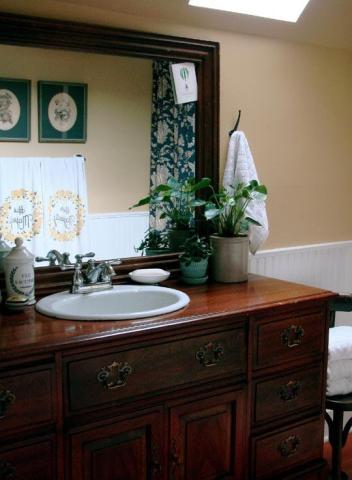 Άλλαξε το στιλ του μπάνιου σου με ένα μόνο έπιπλο