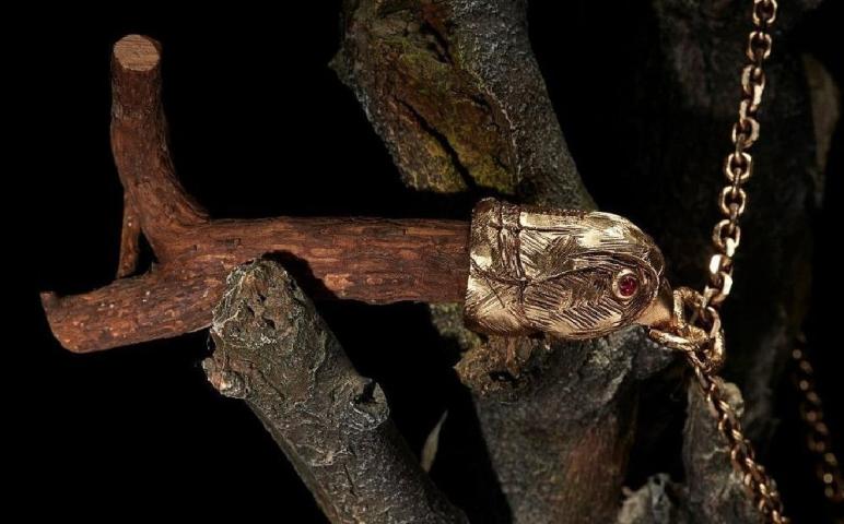 Αυτή είναι η σειρά κοσμημάτων Talisman του Οίκου Prada Αυτή είναι η σειρά κοσμημάτων Talisman του Οίκου Prada