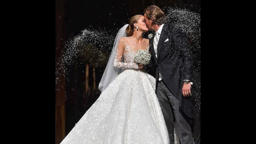 Το παραμυθένιο νυφικό της χρονιάς το φόρεσε η κόρη του Swarowski και κόστισε 1 εκατ. δολάρια 