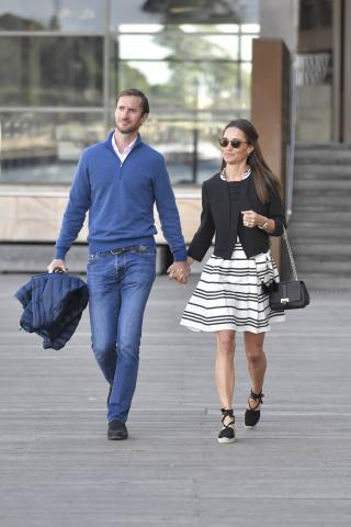 Pippa Middleton: Τι έχει πάθει και δεν βγάζει αυτά τα παπούτσια; 