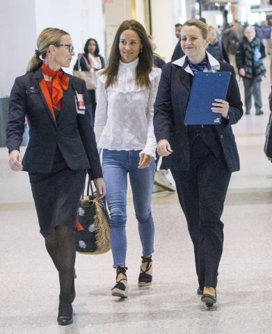 Pippa Middleton: Τι έχει πάθει και δεν βγάζει αυτά τα παπούτσια; 