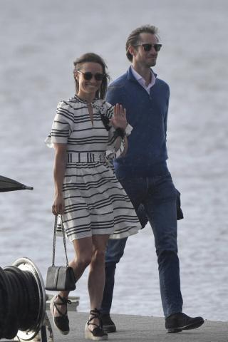 Pippa Middleton: Τι έχει πάθει και δεν βγάζει αυτά τα παπούτσια; 