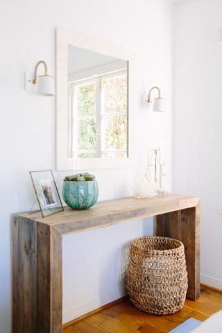 Ιδέες για να δώσεις στιλ στο τραπέζι εισόδου σου Ιδέες για να δώσεις στιλ στο τραπέζι εισόδου σου