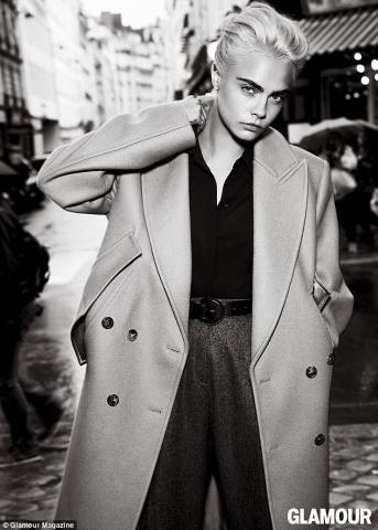 Η Cara Delevingne τσαντίζεται όταν τη θεωρείς ομοφυλόφιλη 