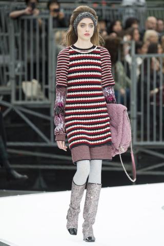 Chanel AW17: Retrofuturistic συλλογή που κέρδισε τις εντυπώσεις στο Paris FW Chanel AW17: Retrofuturistic συλλογή που κέρδισε τις εντυπώσεις στο Paris FW