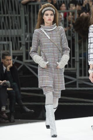 Chanel AW17: Retrofuturistic συλλογή που κέρδισε τις εντυπώσεις στο Paris FW Chanel AW17: Retrofuturistic συλλογή που κέρδισε τις εντυπώσεις στο Paris FW