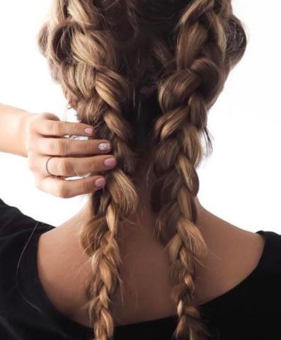 7 χτενίσματα για να αντιμετωπίσεις τον καύσωνα με στιλ