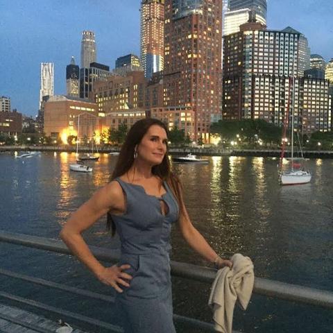 Και ναι, η Brooke Shields είναι 52 - Be there if u can! 