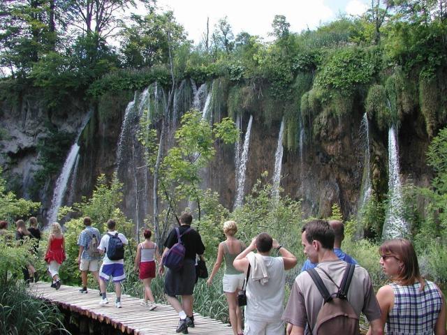 Plitvice: Οι ανεπανάλητες λίμνες της Κροατίας Plitvice: Οι ανεπανάλητες λίμνες της Κροατίας