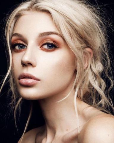 Ιδέες για το πιο λαμπερό, καλοκαιρινό μακιγιάζ