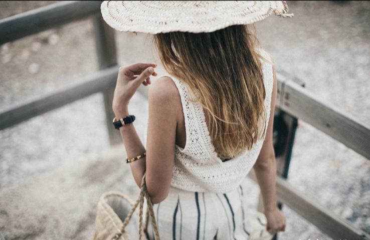 Τα items που κάθε fashion girl πρέπει να έχει στη βαλίτσα των διακοπών